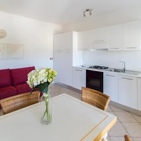 Apartment Ea Bianca Near Beach - Happy