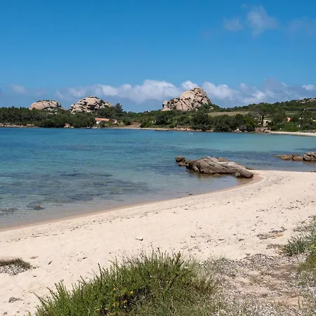 Ea Bianca Near Beach - Happy